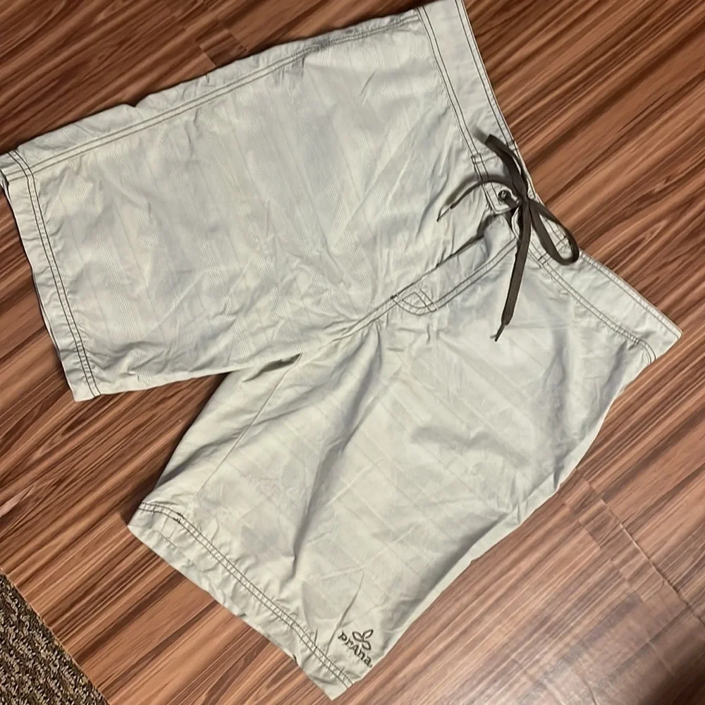 Prana nylon board